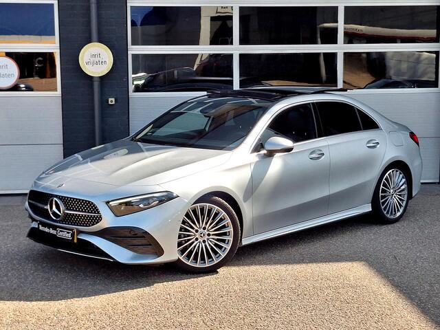 Mercedes-Benz A-KLASSE 180 Star Edition AMG Line | Panoramadak | Burmester | Achteruitrijcamera | Memory Pakket | Sfeerverlichting | Stoelverwarming | Multibeam LED | Dodehoekassistentie | Keyless-GO