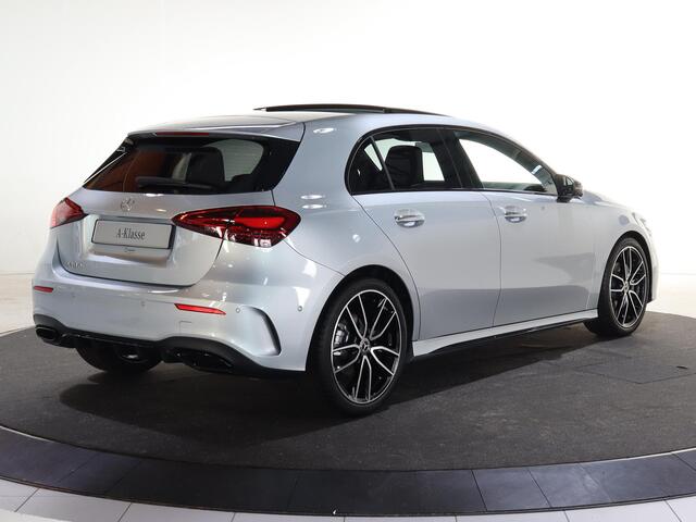 Mercedes-Benz A-KLASSE 180 Business Solution AMG | Trekhaak | Panoramaschuifdak | AMG Line Plus pakket | 19"AMG-velgen | Head-up display | Dodehoekassistent |