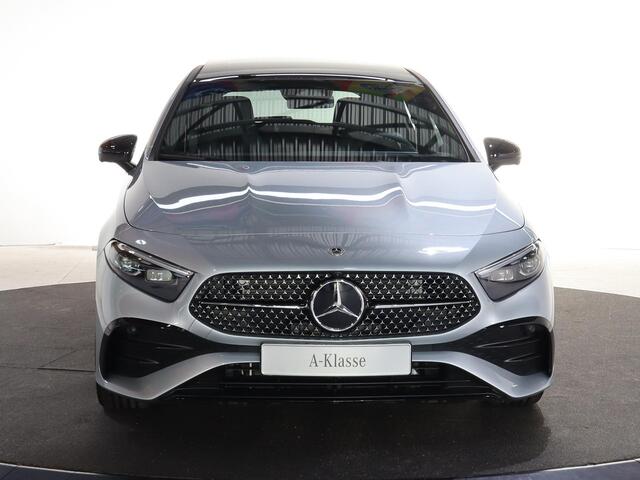 Mercedes-Benz A-KLASSE 180 Business Solution AMG | Trekhaak | Panoramaschuifdak | AMG Line Plus pakket | 19"AMG-velgen | Head-up display | Dodehoekassistent |