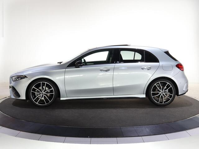 Mercedes-Benz A-KLASSE 180 Business Solution AMG | Trekhaak | Panoramaschuifdak | AMG Line Plus pakket | 19"AMG-velgen | Head-up display | Dodehoekassistent |