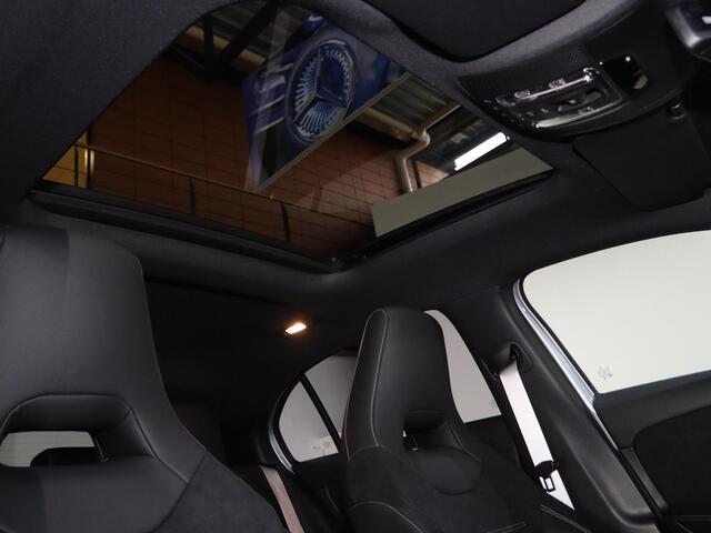 Mercedes-Benz A-KLASSE 180 Business Solution AMG | Trekhaak | Panoramaschuifdak | AMG Line Plus pakket | 19"AMG-velgen | Head-up display | Dodehoekassistent |