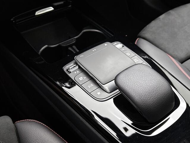 Mercedes-Benz A-KLASSE 250 e Business Solution AMG Limited | Panoramadak | Achteruitrijcamera | Trekhaak | Multibeam Koplampen | Inclusief 24 maanden MB Certified garantie voor Europa.