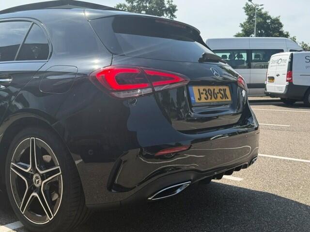 Mercedes-Benz A-KLASSE 180 Business Solution AMG l Panoramadak l Sfeerverlichting l Nightpakket l MBUX l Camera l Stoelverwarming l