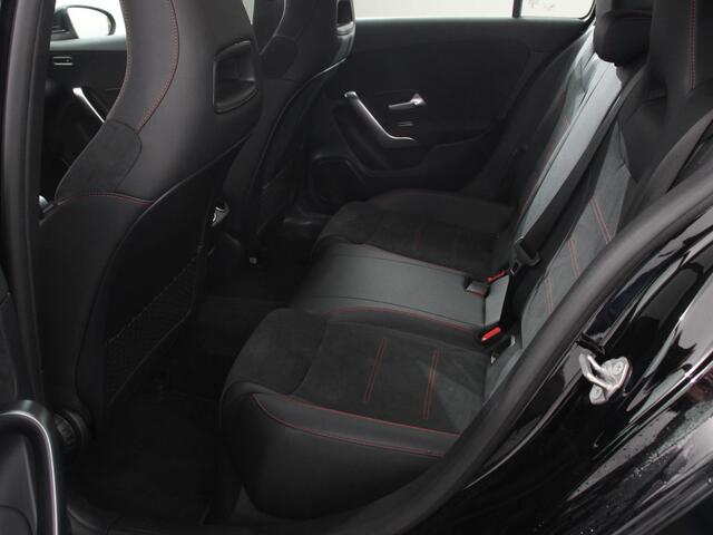 Mercedes-Benz A-KLASSE 200 AMG Line Navigatie Climate Control Camera Virtual Cockpit Led Stoelverwarming Cruise control Parkeersensoren