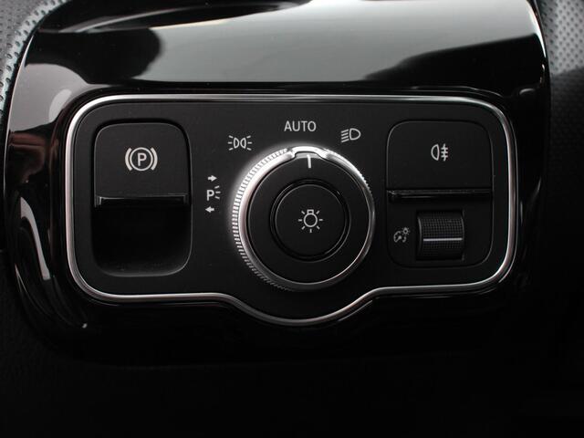 Mercedes-Benz A-KLASSE 200 AMG Line Navigatie Climate Control Camera Virtual Cockpit Led Stoelverwarming Cruise control Parkeersensoren