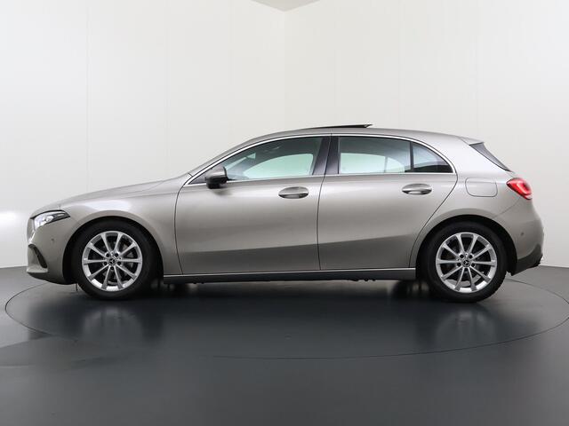 Mercedes-Benz A-KLASSE 180 Business Solution Luxury | Panoramadak| Memorypakket | Zwart leder | Sfeerverlichting