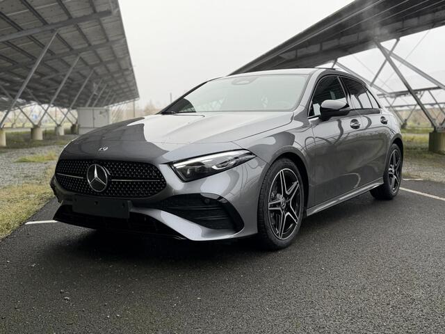 Mercedes-Benz A-KLASSE 180 Business Solution AMG | Night | Panoramaschuifdak | Sfeerverlichting | Achteruitrijcamera | MULTIBEAM LED | Stoelverwarming |