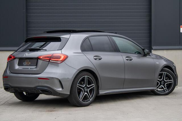 Mercedes-Benz A-KLASSE 180 Edition AMG Line Pano Camera Burmester Stoelverwarming LED
