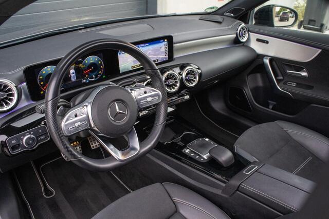 Mercedes-Benz A-KLASSE 180 Edition AMG Line Pano Camera Burmester Stoelverwarming LED