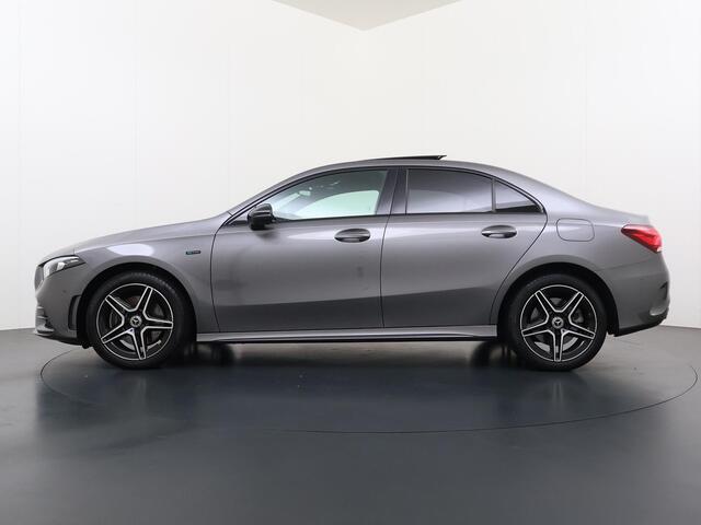 Mercedes-Benz A-KLASSE 250 e Business Solution AMG Limited | Pano | AppleCarplay/AndroidAuto | Dodehoekdetectie