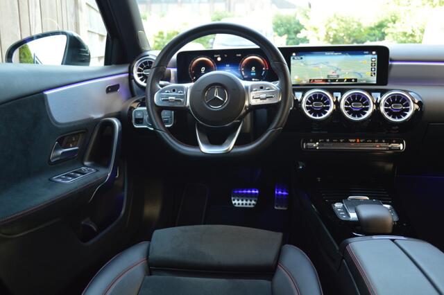 Mercedes-Benz A-KLASSE 250 e AMG Multibeam Panorama Widescreen Sfeer Camera CarPlay Pdc