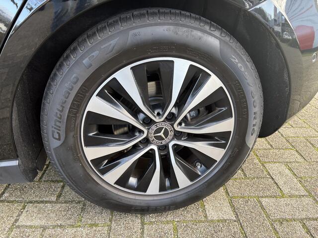 Mercedes-Benz A-KLASSE 180 Business Solution | Navigatie | Camera | Stoelverwarming | Cruise Control | Climate Control |
