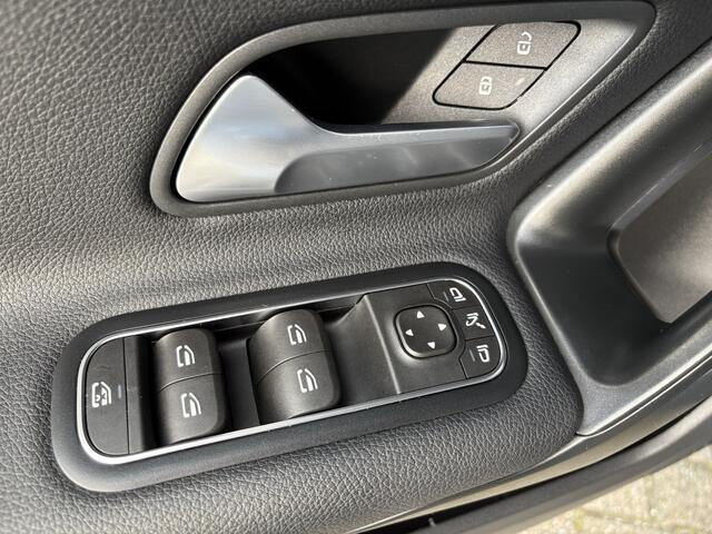 Mercedes-Benz A-KLASSE 180 Business Solution | Navigatie | Camera | Stoelverwarming | Cruise Control | Climate Control |