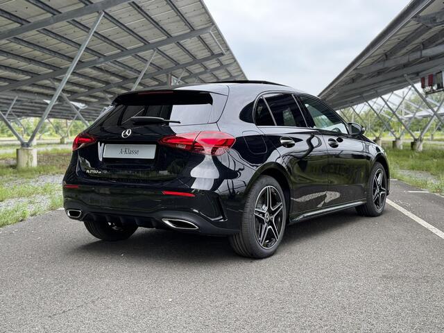 Mercedes-Benz A-KLASSE 250 e Business Solution AMG | Night | Panoramaschuifdak | Stoelverwarming | Sfeerverlichting | Achteruitrijcamera | MULTIBEAM LED |