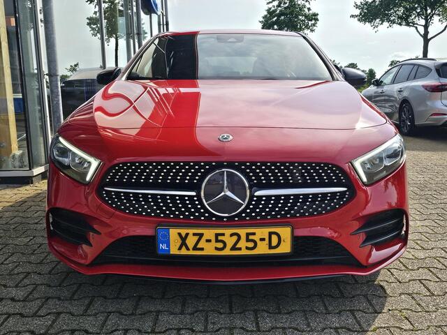 Mercedes-Benz A-KLASSE 180 Business Solution AMG Night Upgrade Zéér luxe | Alcantara leder | Stoelverwarming | Achteruitrijcamera | Full led | Virtual cockpit | etc.