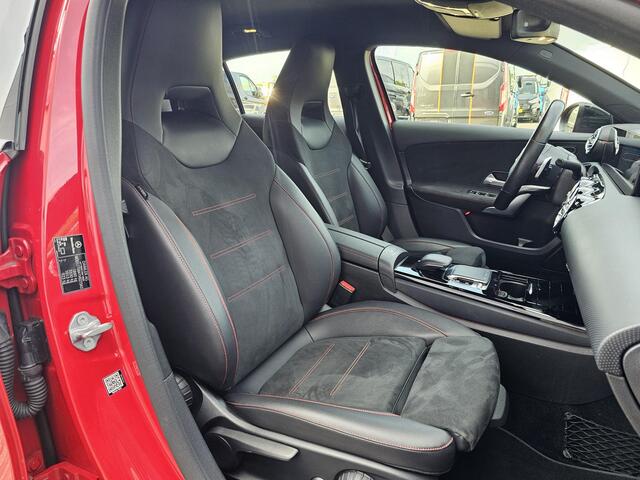 Mercedes-Benz A-KLASSE 180 Business Solution AMG Night Upgrade Zéér luxe | Alcantara leder | Stoelverwarming | Achteruitrijcamera | Full led | Virtual cockpit | etc.