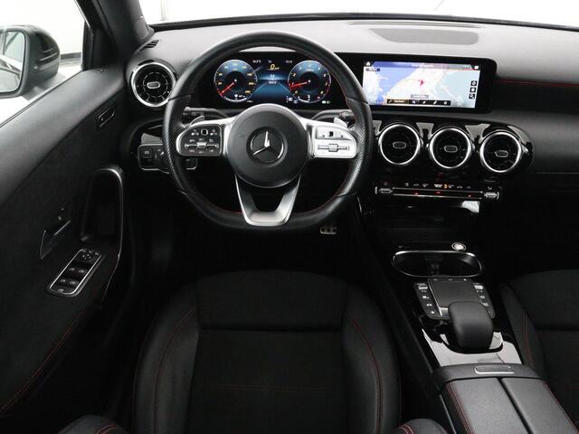 Mercedes-Benz A-KLASSE 180 Business Solution AMG | Panoramadak | Carplay | Cruise control | Climate control | DAB+ | Navigatie | Bluetooth | Stoelverwarming | Park assist
