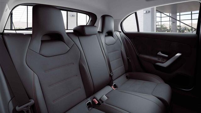Mercedes-Benz A-KLASSE 250 e AMG Line | Apple carplay | 19 inch | Stoelverwarming |