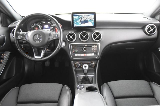 Mercedes-Benz A-KLASSE 180 AMG-Line Ambiente *Navi*Stoelverwarming*