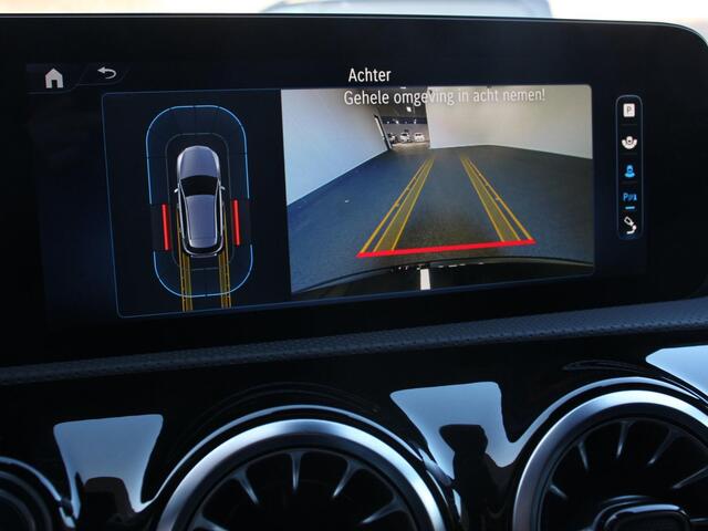 Mercedes-Benz A-KLASSE 200 Automaat AMG Line Navigatie Climate control Camera Parkeer sensoren Half Lederen Bekleding Led Cruise Control adaptive LM Velgen Dab Led