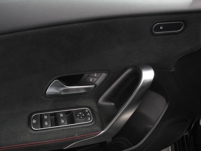 Mercedes-Benz A-KLASSE 200 Automaat AMG Line Navigatie Climate control Camera Parkeer sensoren Half Lederen Bekleding Led Cruise Control adaptive LM Velgen Dab Led