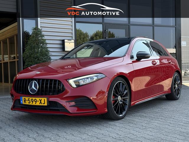 Mercedes-Benz A-KLASSE 200 AMG Pano | Widescreen | Sfeerverlichting | Augmented Reality | 19" AMG | A45 Uitlaat | LED | Night