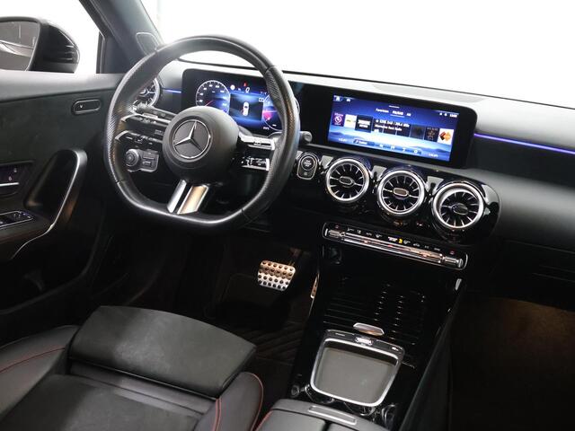 Mercedes-Benz A-KLASSE 180 AMG Line | Night | Burmester | Sfeerverlichting | Dodehoekassistent | Multibeam LED |