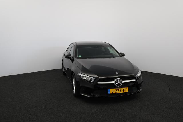 Mercedes-Benz A-KLASSE 180 Business Solution /AUTOMAAT! /LED Koplampen /Camera /DAB+! /Navi /Climat /Cruise /Elek. pakket /Bluetooth /Lane Assist /Regensensor /Extra getint glas /16"LMV /PDC V+A.