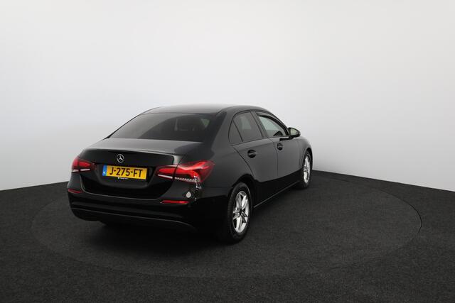 Mercedes-Benz A-KLASSE 180 Business Solution /AUTOMAAT! /LED Koplampen /Camera /DAB+! /Navi /Climat /Cruise /Elek. pakket /Bluetooth /Lane Assist /Regensensor /Extra getint glas /16"LMV /PDC V+A.