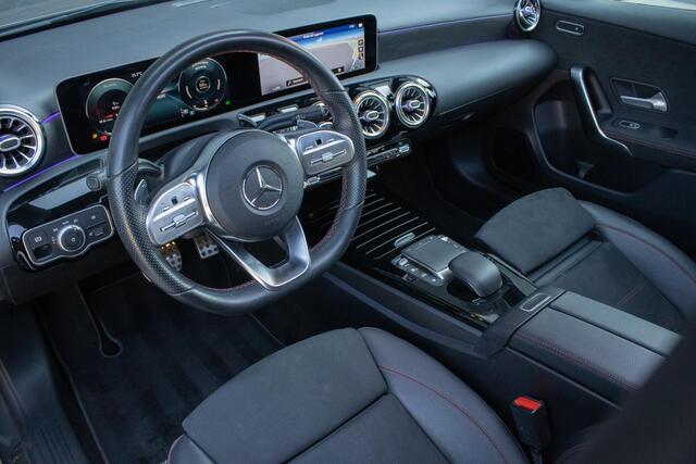 Mercedes-Benz A-KLASSE 180 AMG Line PANO DIFFUSSER CAMERA BURMESTER