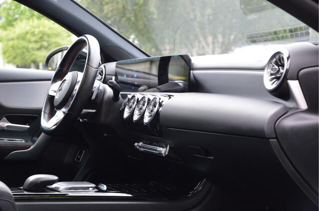 Mercedes-Benz A-KLASSE 250 e AMG Line PANORAMADAK | NIGHT-PAKKET | SFEERVERL | KEYLESS | TREKHAAK | MULTIBEAM | CAMERA | ENZ