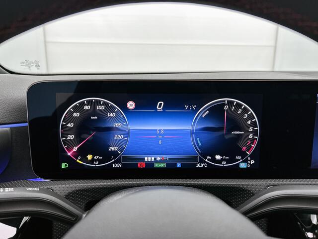 Mercedes-Benz A-KLASSE 250 e Business Solution AMG | Nightpakket | Panoramaschuifdak | Multibeam LED | Stoelverwarming voor | Smartphone Integratie | Sfeerverlichting |