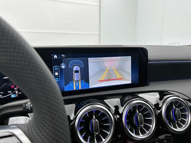 Mercedes-Benz A-KLASSE 250 e Business Solution AMG | Nightpakket | Panoramaschuifdak | Multibeam LED | Stoelverwarming voor | Smartphone Integratie | Sfeerverlichting |