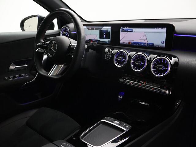 Mercedes-Benz A-KLASSE 180 STAR EDITION AMG LINE LIMITED + PANORAMA | SFEERVERLICHTING | 19 INCH LMV | CAMERA