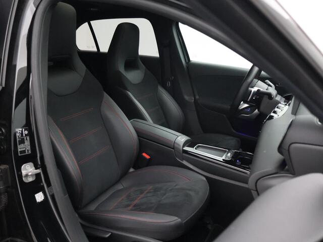 Mercedes-Benz A-KLASSE 180 STAR EDITION AMG LINE LIMITED + PANORAMA | SFEERVERLICHTING | 19 INCH LMV | CAMERA