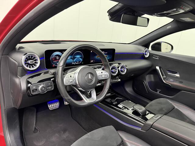 Mercedes-Benz A-KLASSE 200 AMG | Panorama | Led | Augmented | Widescreen | Elektrische stoelen | Leder-Alcantara