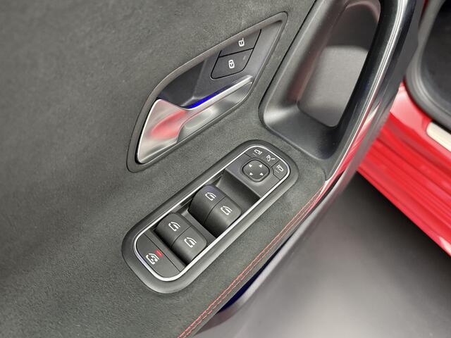 Mercedes-Benz A-KLASSE 200 AMG | Panorama | Led | Augmented | Widescreen | Elektrische stoelen | Leder-Alcantara