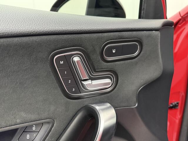 Mercedes-Benz A-KLASSE 200 AMG | Panorama | Led | Augmented | Widescreen | Elektrische stoelen | Leder-Alcantara