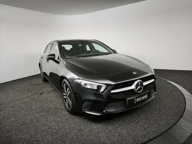 Mercedes-Benz A-KLASSE 180 Luxury Line | Trekhaak | Stoelverwarming | Navigatie | Climate Control |
