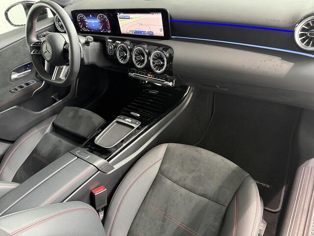 Mercedes-Benz A-KLASSE 180 Business Solution AMG | Panoramadak | Widescreen | Sfeerverlichting | Achteruitrijcamera | Stoelverwarming |