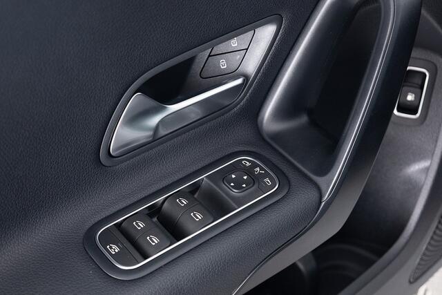 Mercedes-Benz A-KLASSE 250 e Premium | Full LED | Half LEDER | CAMERA