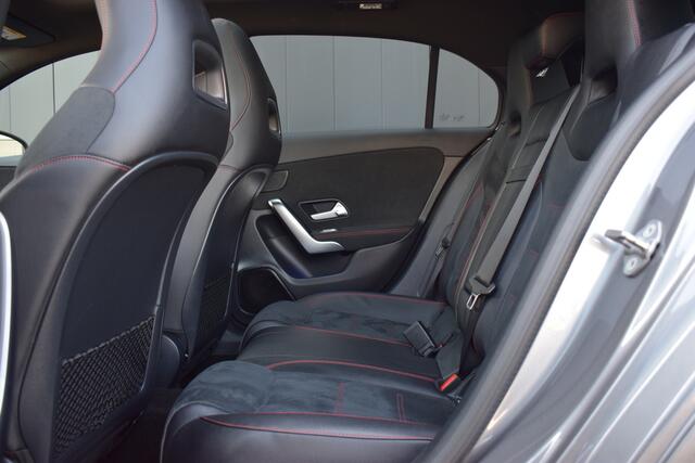 Mercedes-Benz A-KLASSE 180 Automaat Business Solution AMG LED | Leder/Alcantara | Panoramadak | Sportstoelen | Carplay | Sfeerverlichting