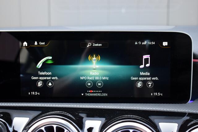 Mercedes-Benz A-KLASSE 180 Automaat Business Solution AMG LED | Leder/Alcantara | Panoramadak | Sportstoelen | Carplay | Sfeerverlichting