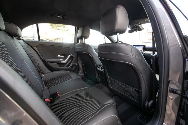 Mercedes-Benz A-KLASSE 200 Premium Plus Automaat - Navi | Camera | Stoelverwarming | Sfeerverlichting