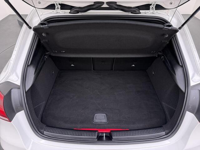 Mercedes-Benz A-KLASSE A250e AMG line Carplay/18inch/Ambientlight etc.