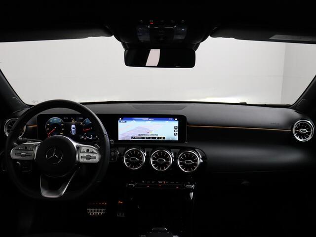 Mercedes-Benz A-KLASSE 200 AMG | Burmester | Camera | Panoramadak!