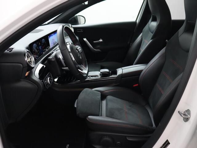 Mercedes-Benz A-KLASSE 200 AMG | Burmester | Camera | Panoramadak!