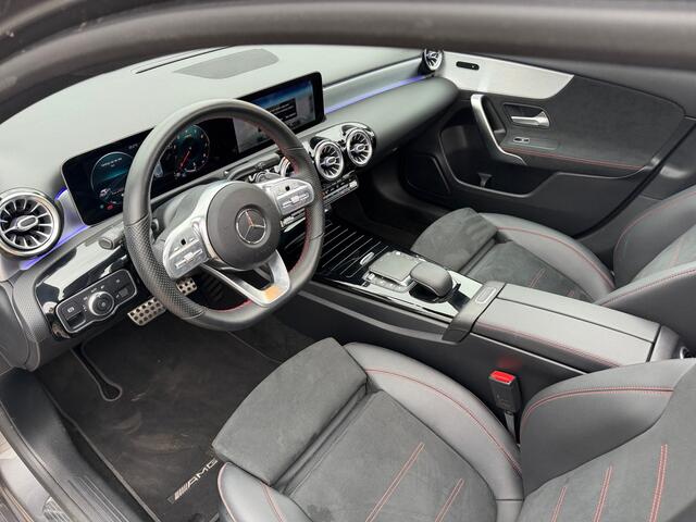Mercedes-Benz A-KLASSE 180 AMG Night Edition Aut- Nap 9dkm, Dealer Onderhouden, Panoramadak, Sfeerverlichting