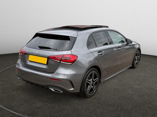 Mercedes-Benz A-KLASSE 180 AMG Night Edition Aut- Nap 9dkm, Dealer Onderhouden, Panoramadak, Sfeerverlichting