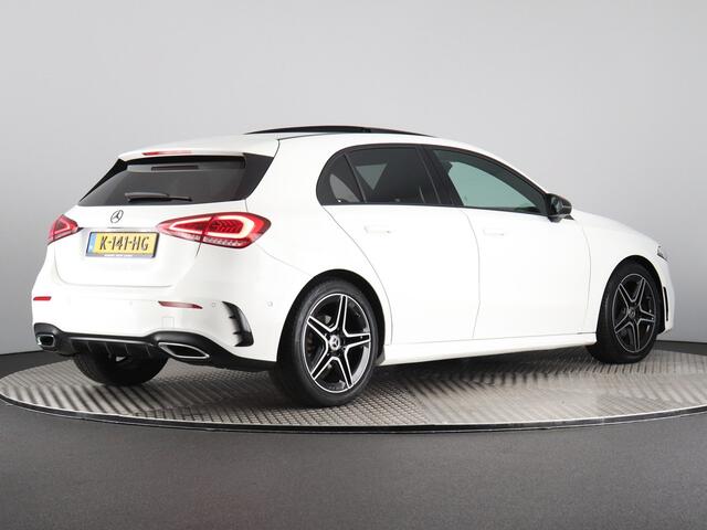 Mercedes-Benz A-KLASSE 180 Premium Plus AMG (Pano / Night Pakket / Sfeerverlichting / Camera / Blindspot / Burmester)